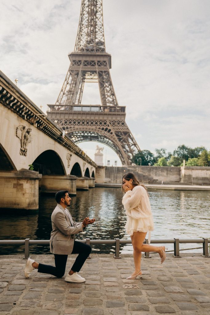 Proposal in Paris, photoshoot of your proposal in front of the Eiffel Tower, Paris photographer